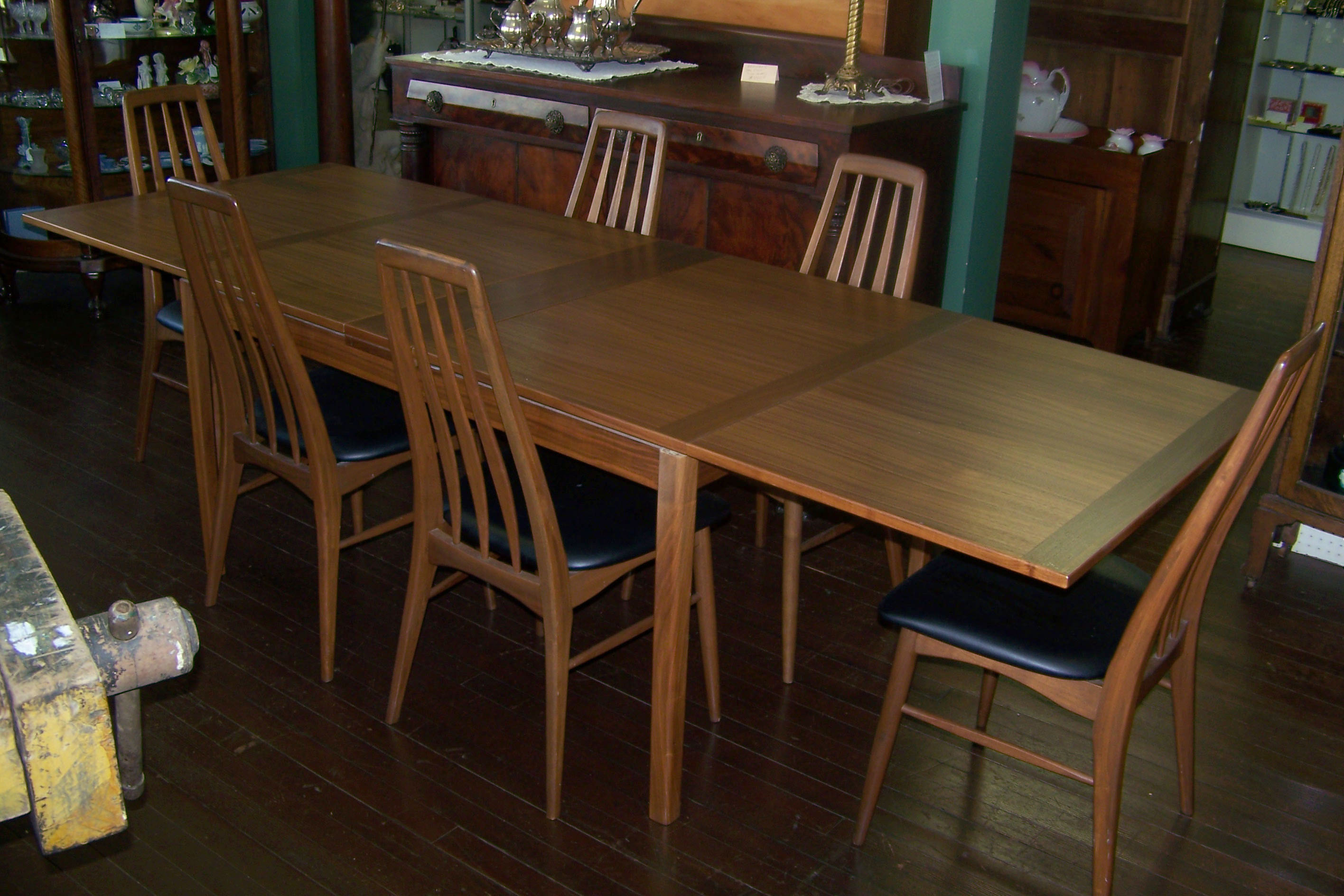 MID CENTURY MODERN TABLE CHAIRS