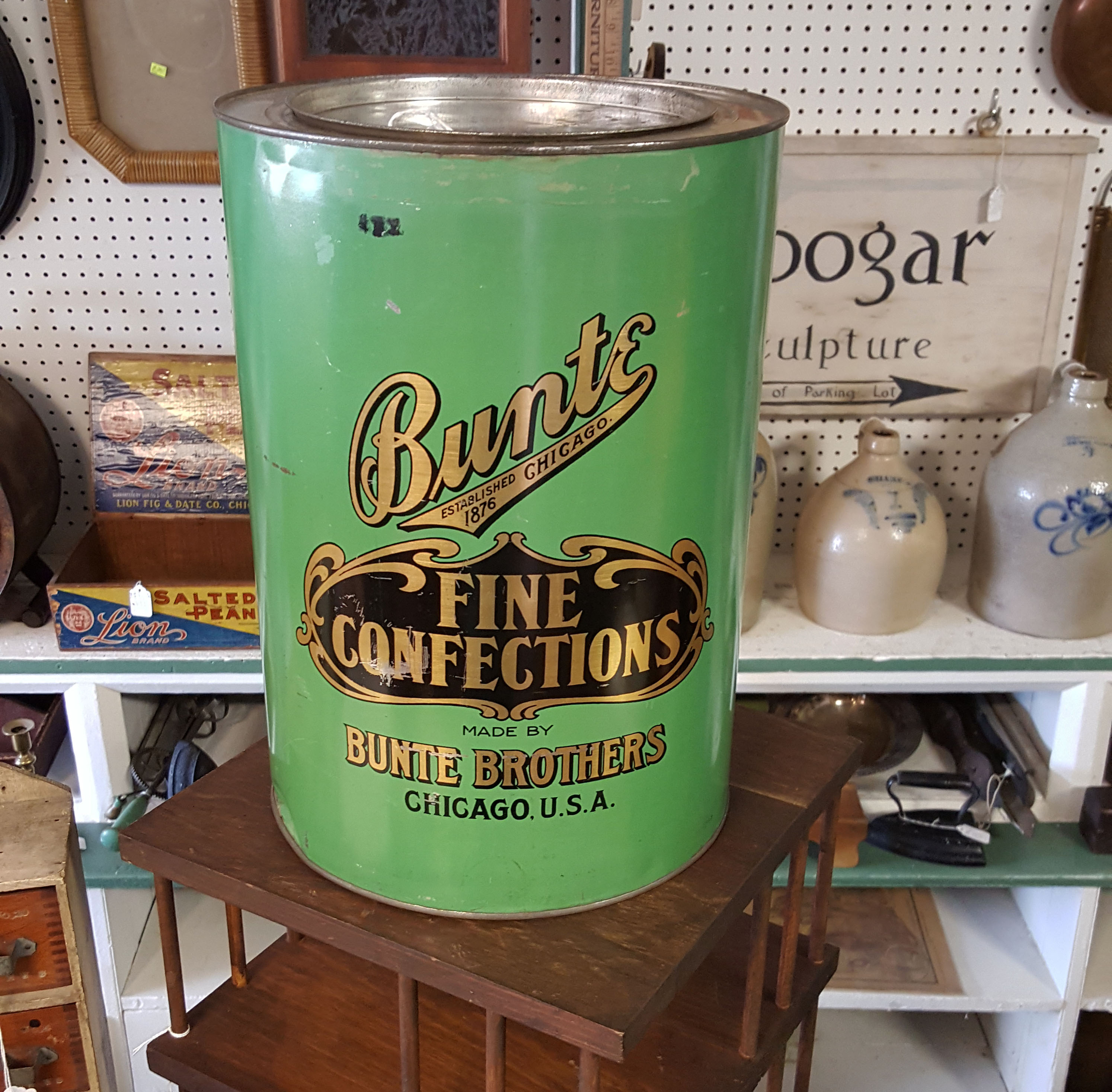 BUNTE FINE CONFECTIONS STORE TIN