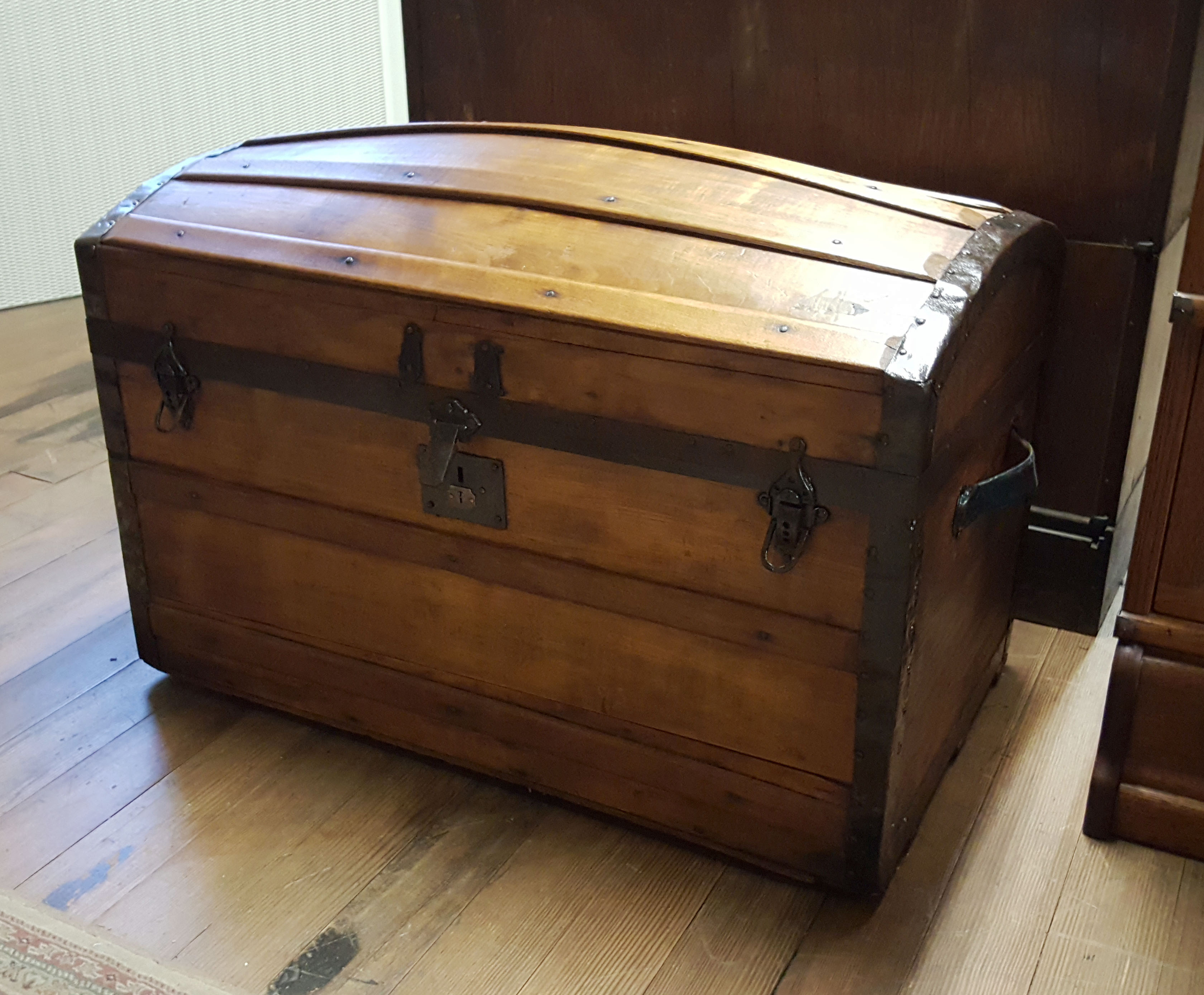 DOME TOP TRUNK