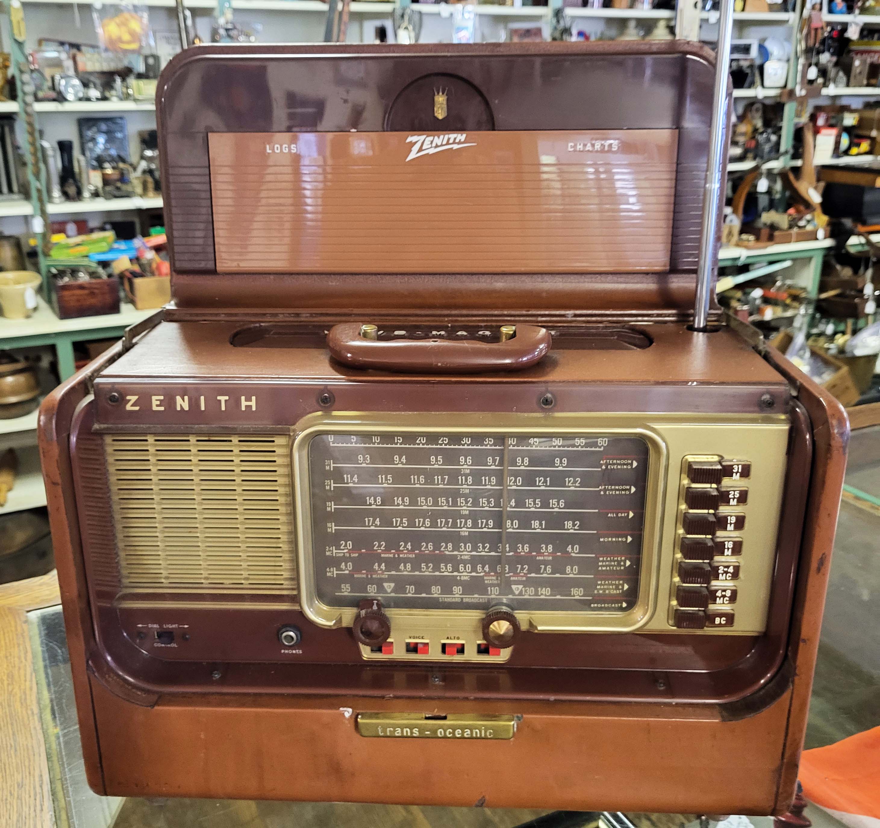 ZENITH TRANSOCEANIC WAVE MAGNET RADIO