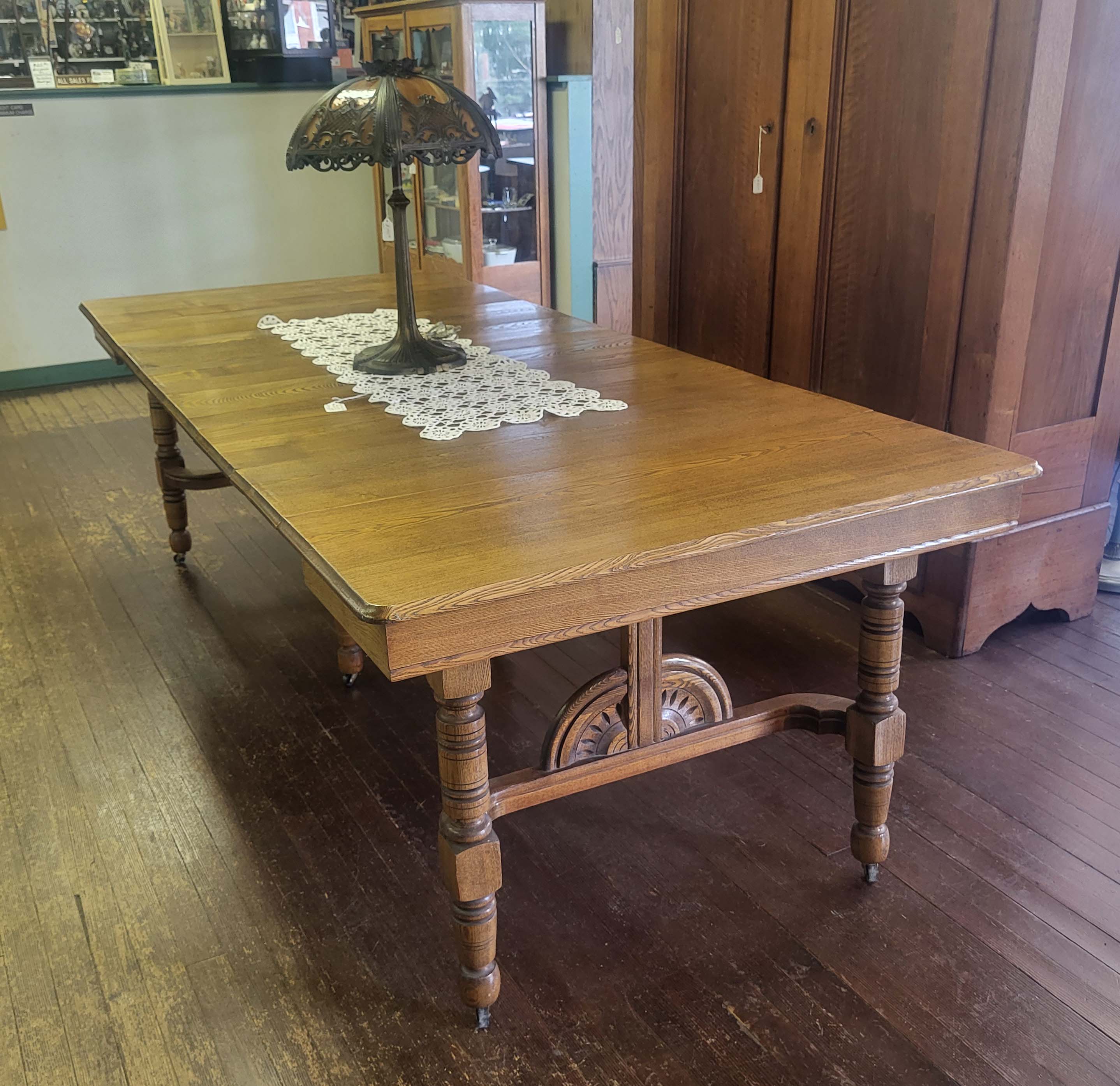 OAK TABLE WITH LEAVES