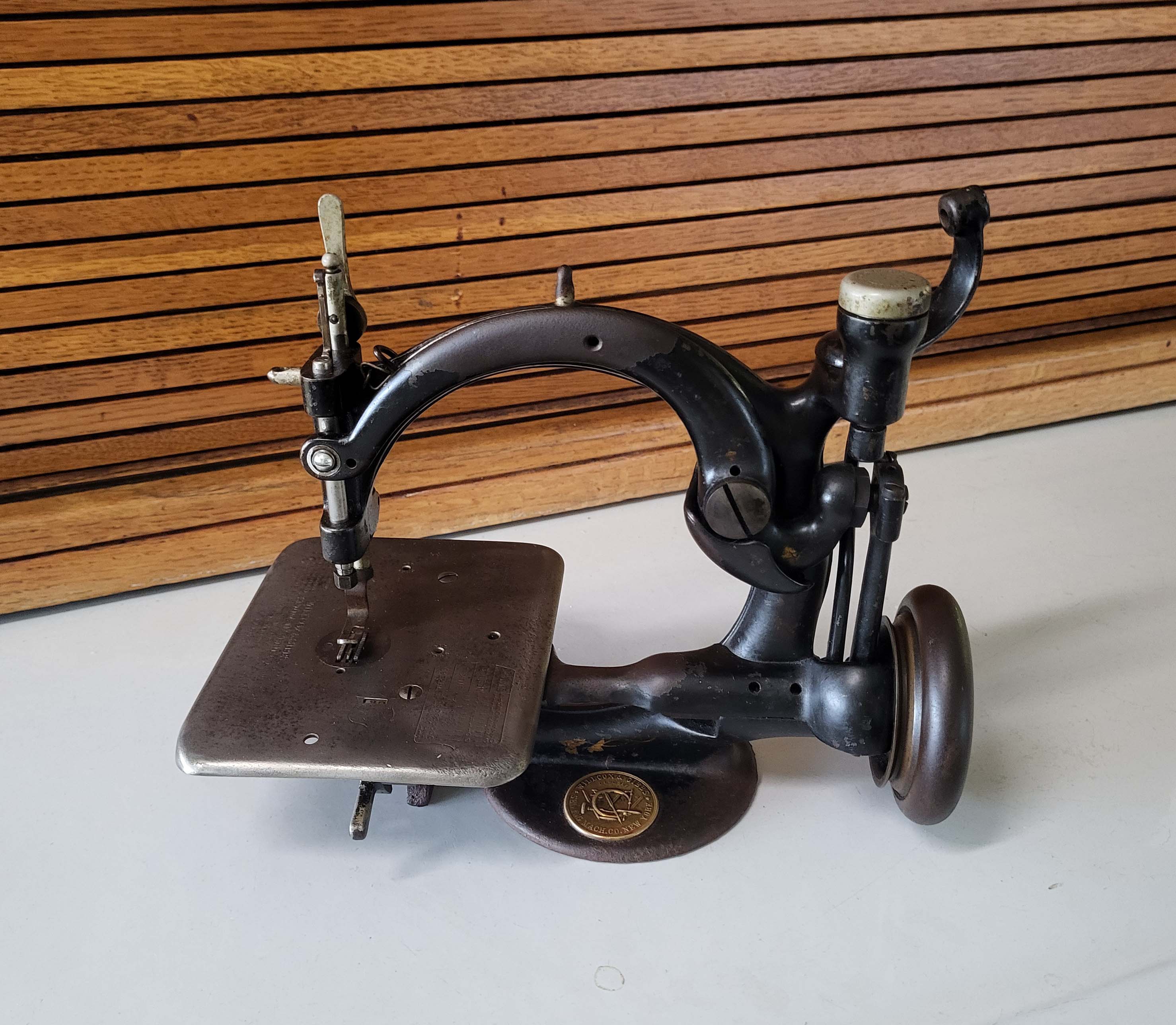 ANTIQUE WILCOX and GIBBS SEWING MACHINE