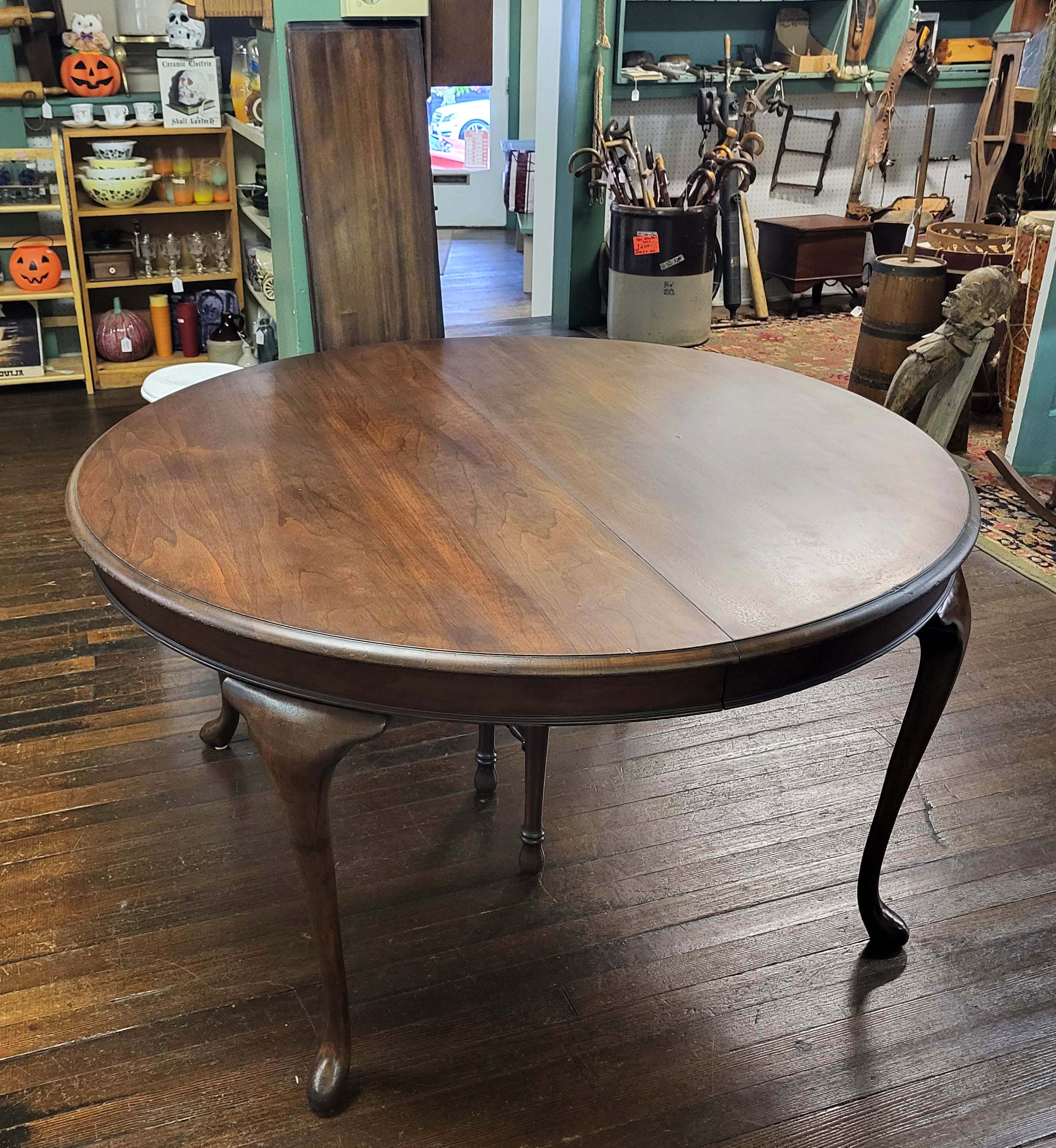 ANTIQUE ROUND WALNUT TABLE