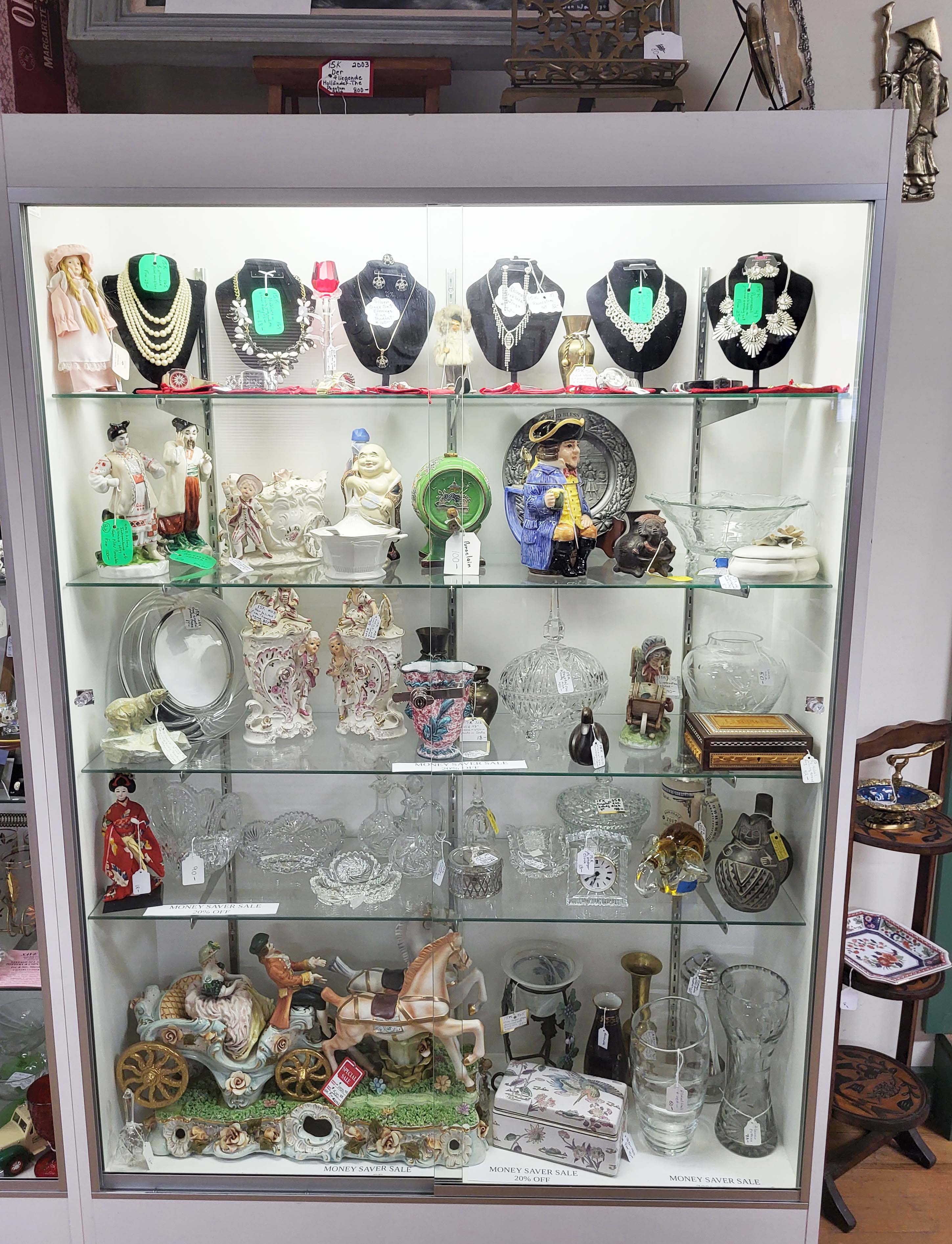 PHIL LID SHOWCASE UPSTAIRS